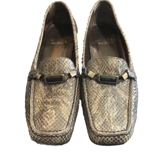 Stuart Weitzman gray snake print square toe loafers/slip ons. Size 5 - Picture 2 of 6